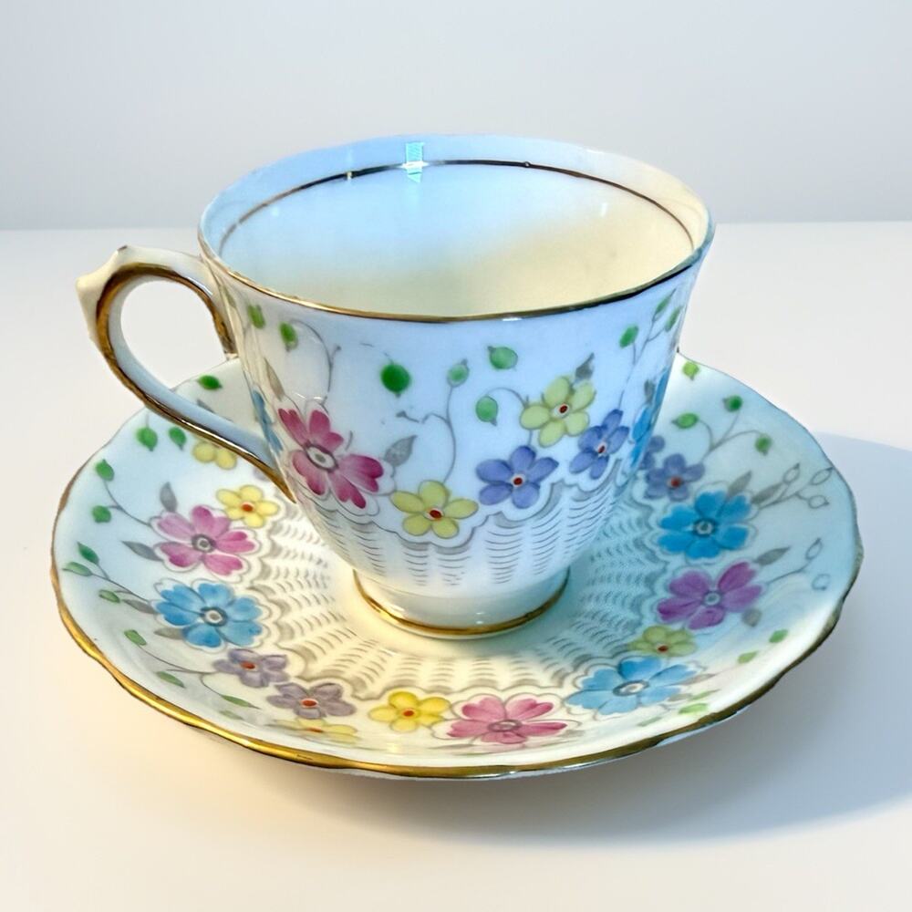 England Tuscan Fine Bone China Demitasse Tea cup and Saucer Gold Trim 1940-1949